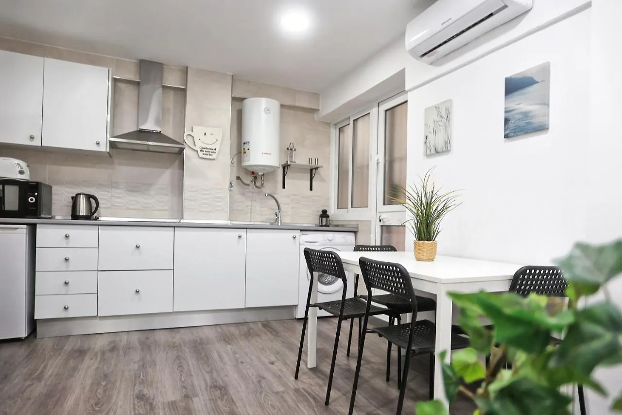 Holidays2Malaga Goya - Zona Huelin & 500 Mts De La Playa Appartamento