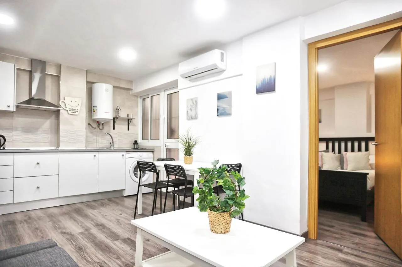 Holidays2Malaga Goya - Zona Huelin & 500 Mts De La Playa Appartamento